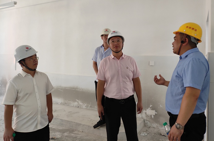 南昌市政建設(shè)王海龍進賢縣基礎(chǔ)教育提升改造工程檢查指導6911.jpg