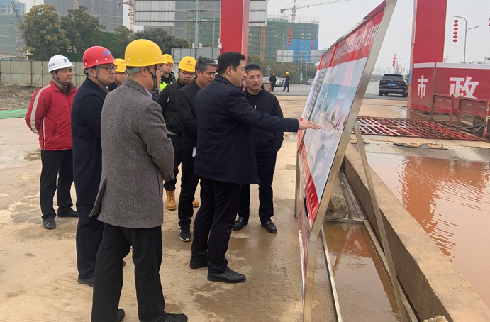 南昌縣委常委,縣政府黨組副書記、副縣長付向宇到小藍(lán)大道快速化工程走訪調(diào)研691.jpg