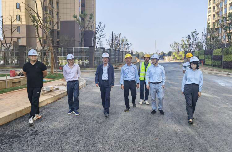 鄭學(xué)平到秦坊安置房項目、杭州路項目調(diào)研